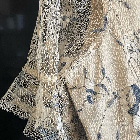 Francesca's Liv Floral Lace Shift Dress Beige/Gray. . Size Medium - Picture 9 of 15